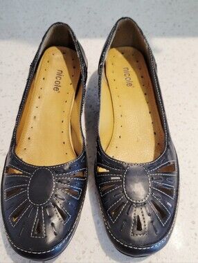 Nicole Leather Navy Blue Flats w/Cream Stitching | Size 8.5